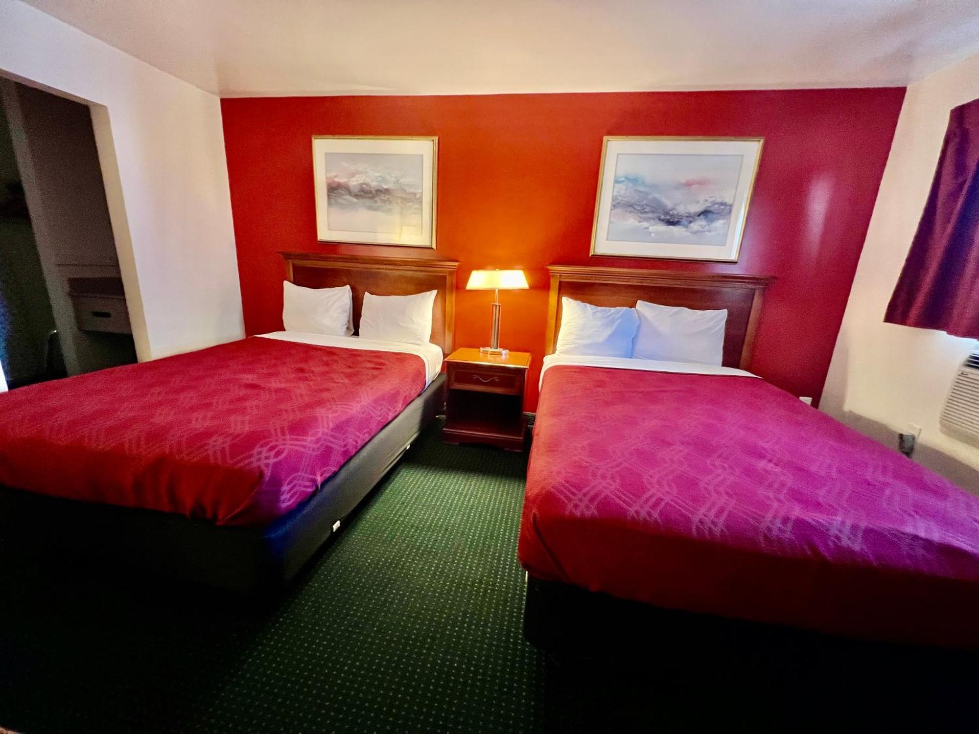 Rodeway & Near Hwy 1 Hotel Brunswick
