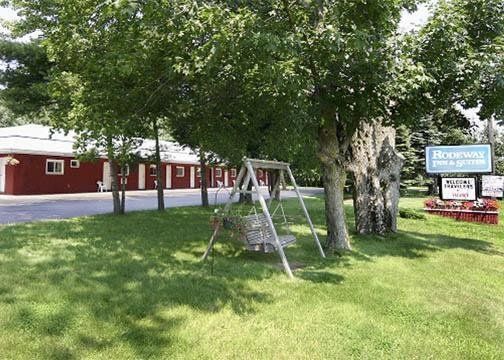 Hotel Rodeway & Near Hwy 1 2*